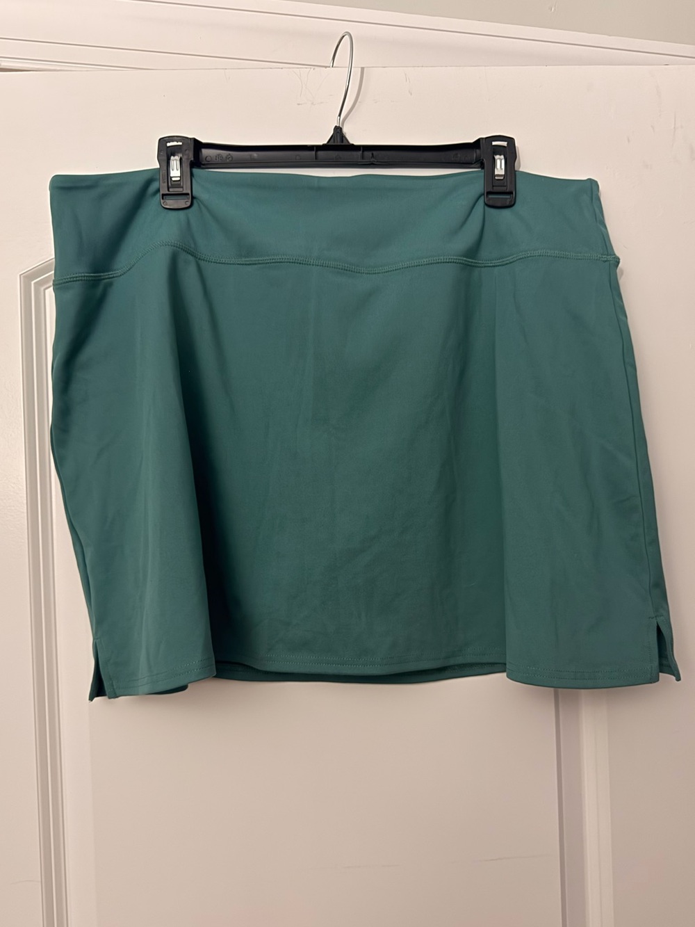 DSG teal activewear skort NWOT